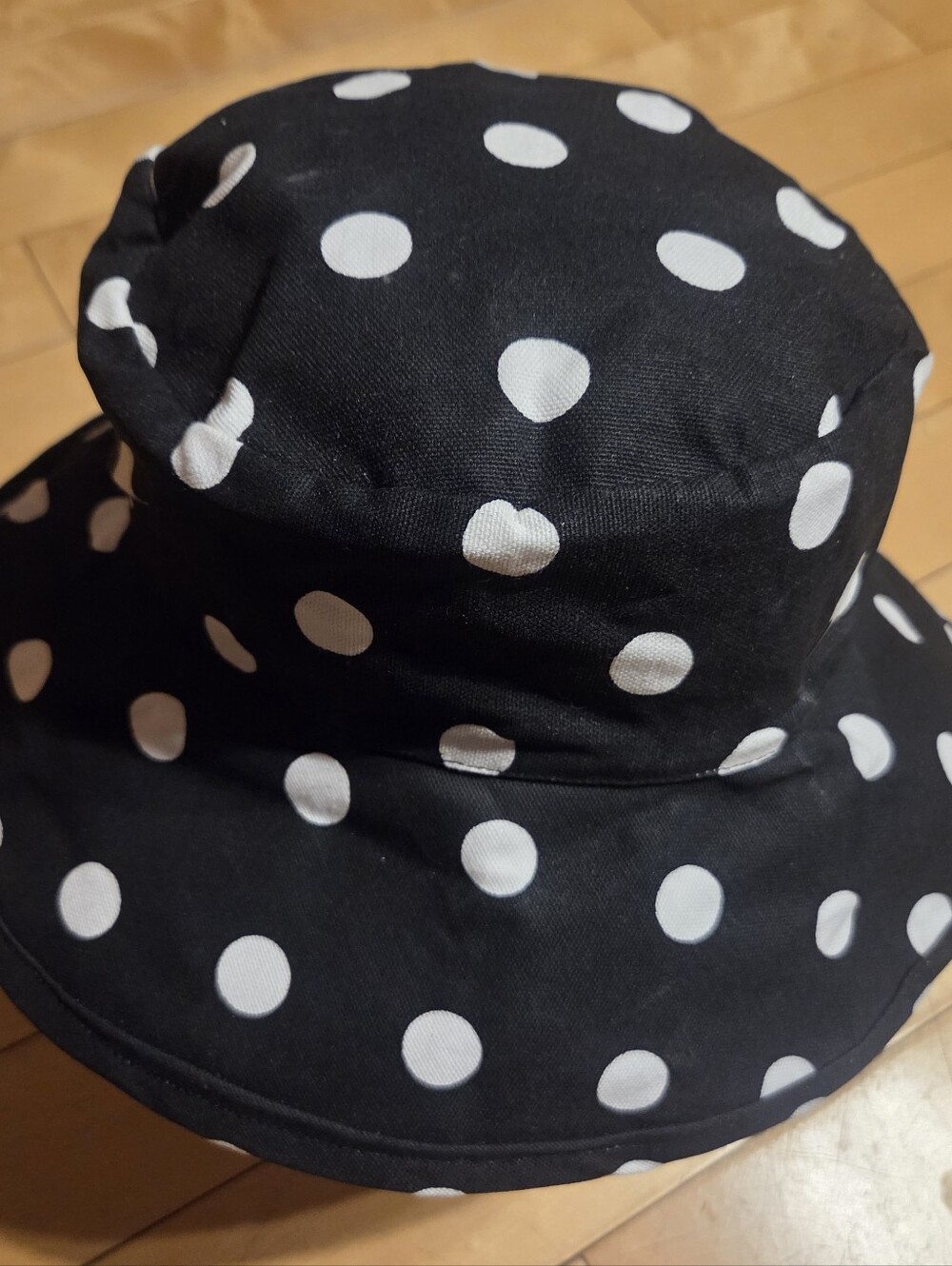 Reversible Bucket Hat With Rose Pin - Picture 5 of 7